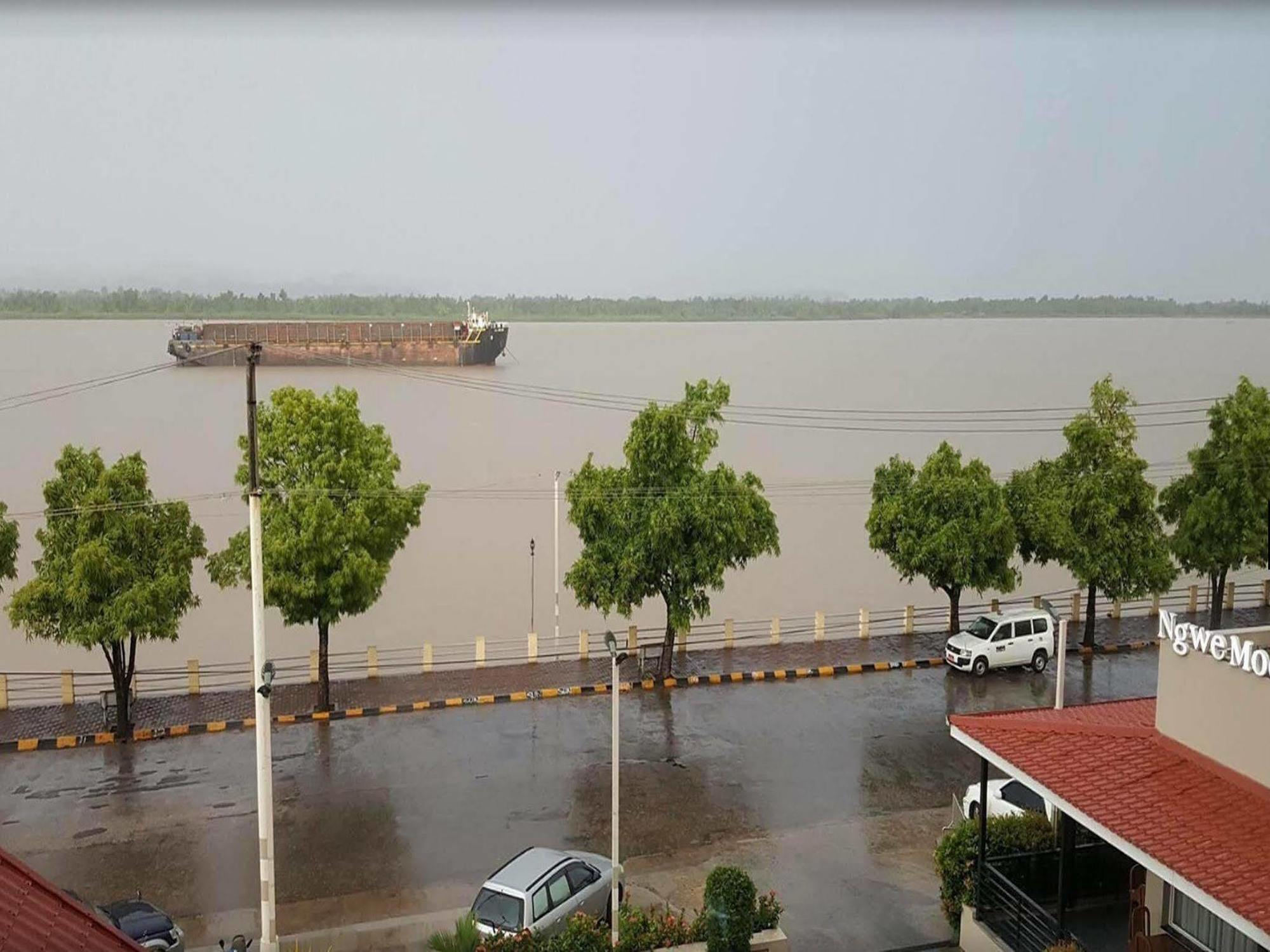 Ngwe Moe Hotel Mawlamyine Luaran gambar