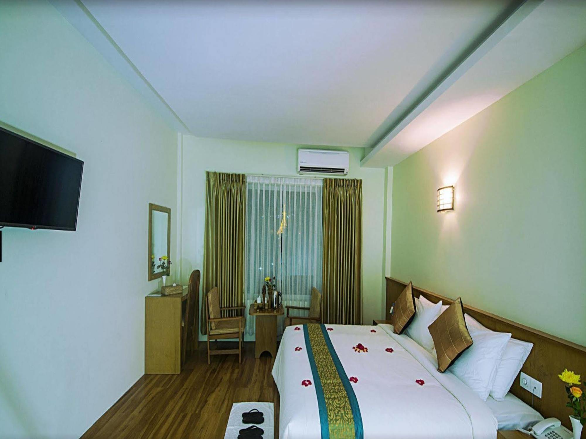 Ngwe Moe Hotel Mawlamyine Luaran gambar