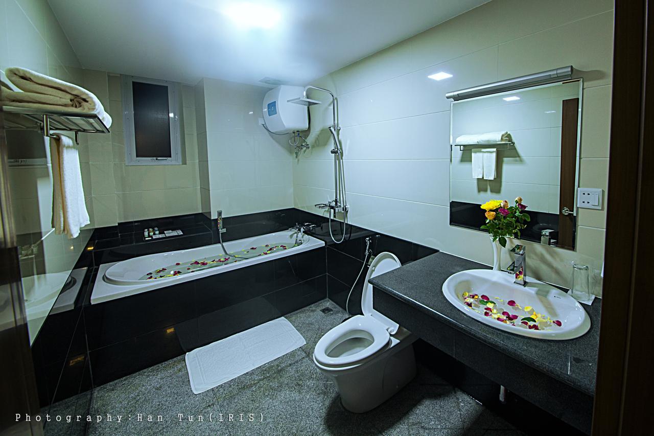 Ngwe Moe Hotel Mawlamyine Luaran gambar